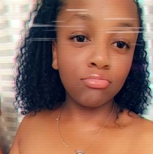 Meet your Posher, Alexia